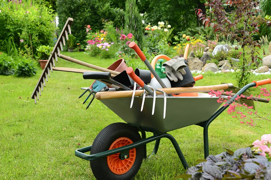 OUTILS NECESSAIRES POUR VOTRE JARDIN